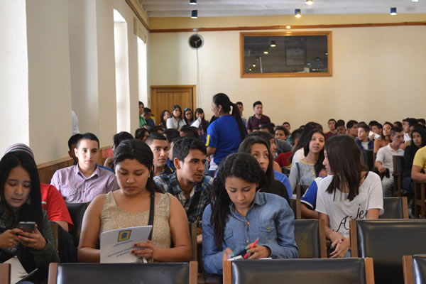 estudiantes auditorio 151220151000