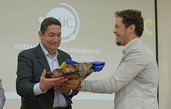 Estudiantes y docentes UNIMAYOR entregan obras musicales inéditas para la Institución.