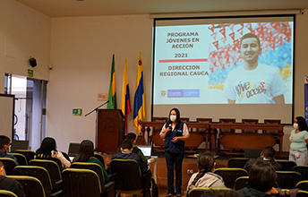 Jornada con estudiantes UNIMAYOR sobre el programa Jóvenes en Acción.
