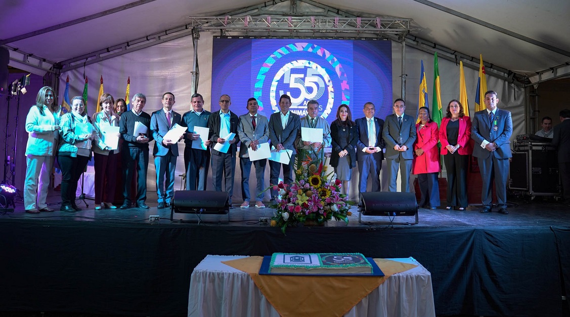 UNIMAYOR conmemoró sus 55 año 02