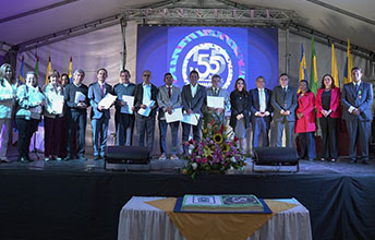 En acto protocolario UNIMAYOR conmemoró sus 55 años de historia.