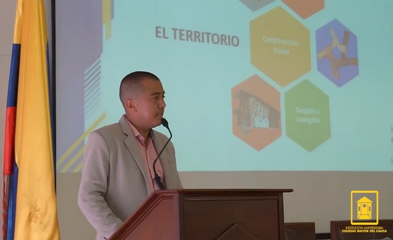 Sory Morales Confrontando el estatuto colonial