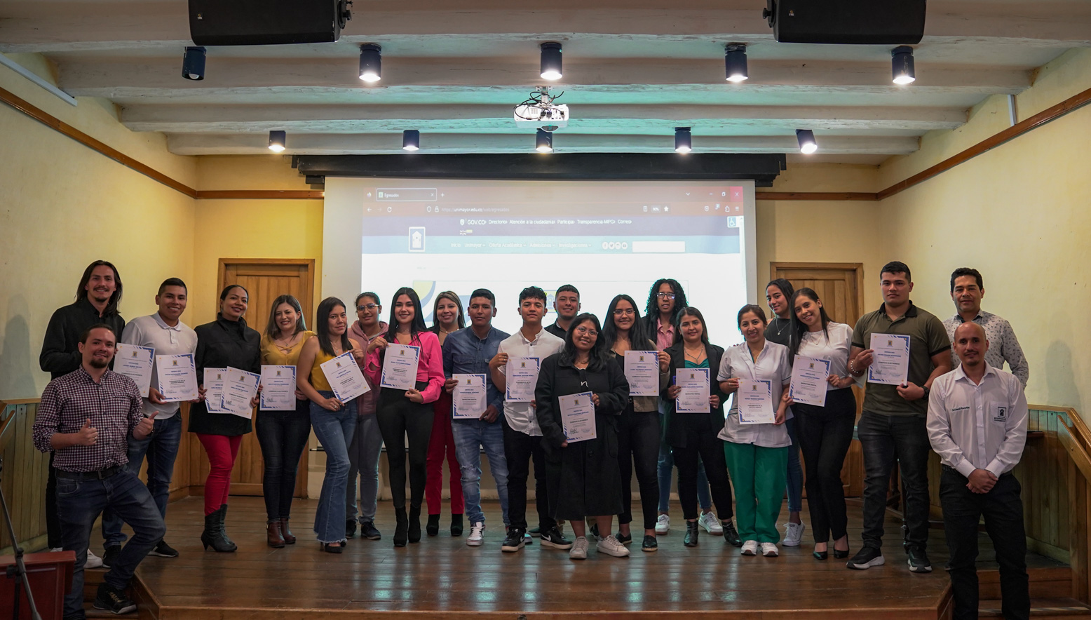 UNIMAYOR certifica conocimientos 02