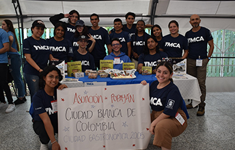 Exitosa preparación de estudiantes en Bochica para campamentos de verano en EEUU.