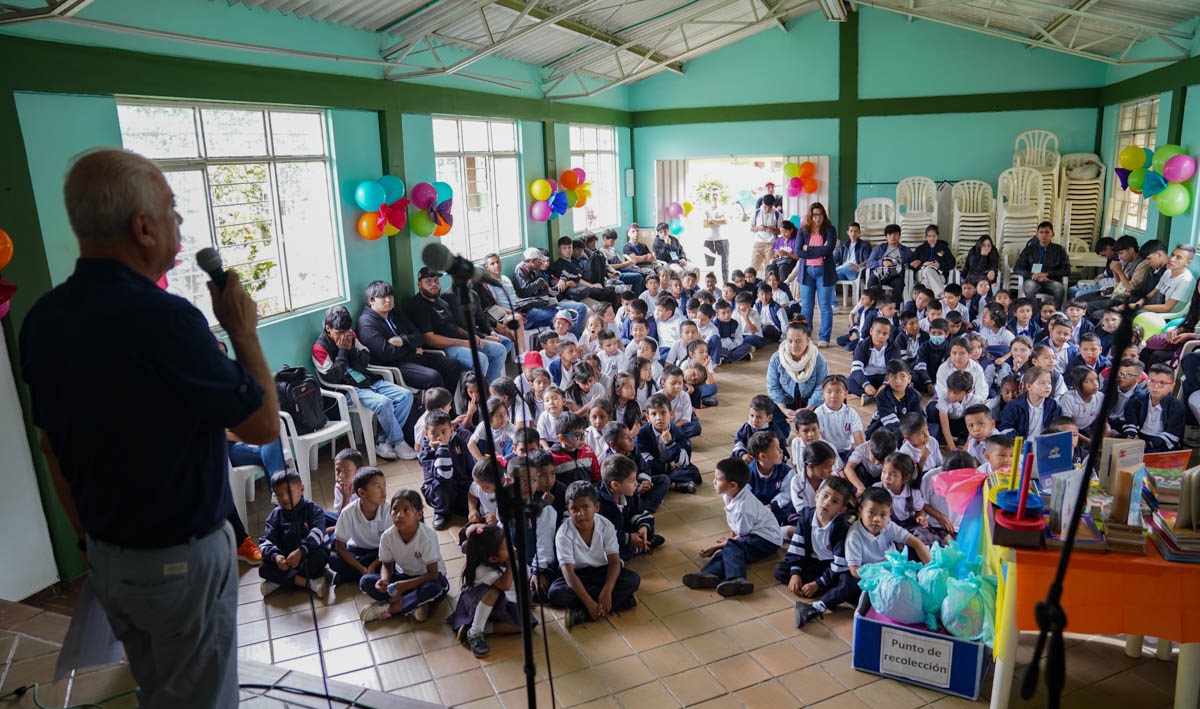 Donación Libros Escuela IP 2024 01