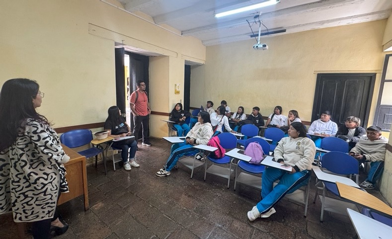 Estudiantes de zonas rurales visitan UNIMAYOR 01