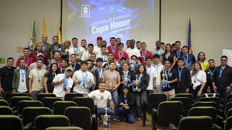 Ceremonia premiación Copa Honor UNIMAYOR 2025 1